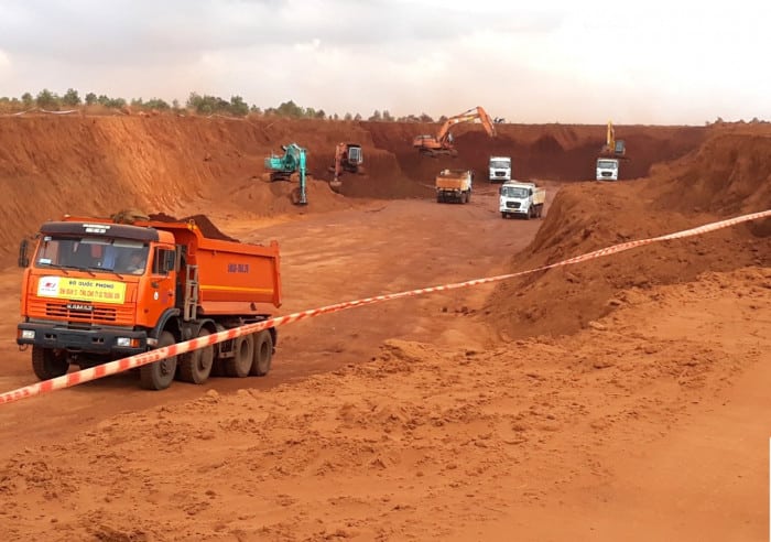 Máy móc được huy động đến công trường xây dựng sân bay Long Thành