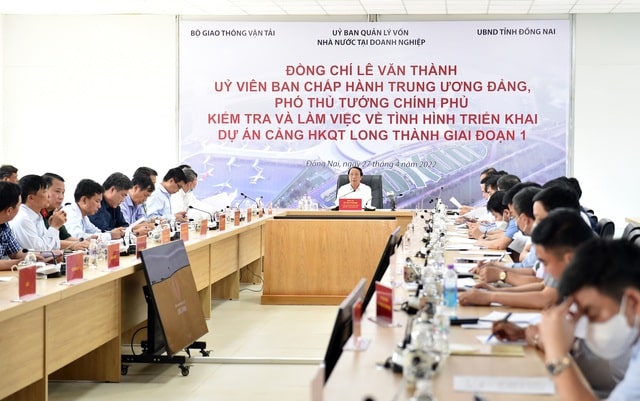 Phó Thủ tướng nêu rõ, công trường cũng như GPMB nếu chậm một việc mà không nhìn ra là cũng mất hàng năm trời - Ảnh: VGP/Đức Tuân