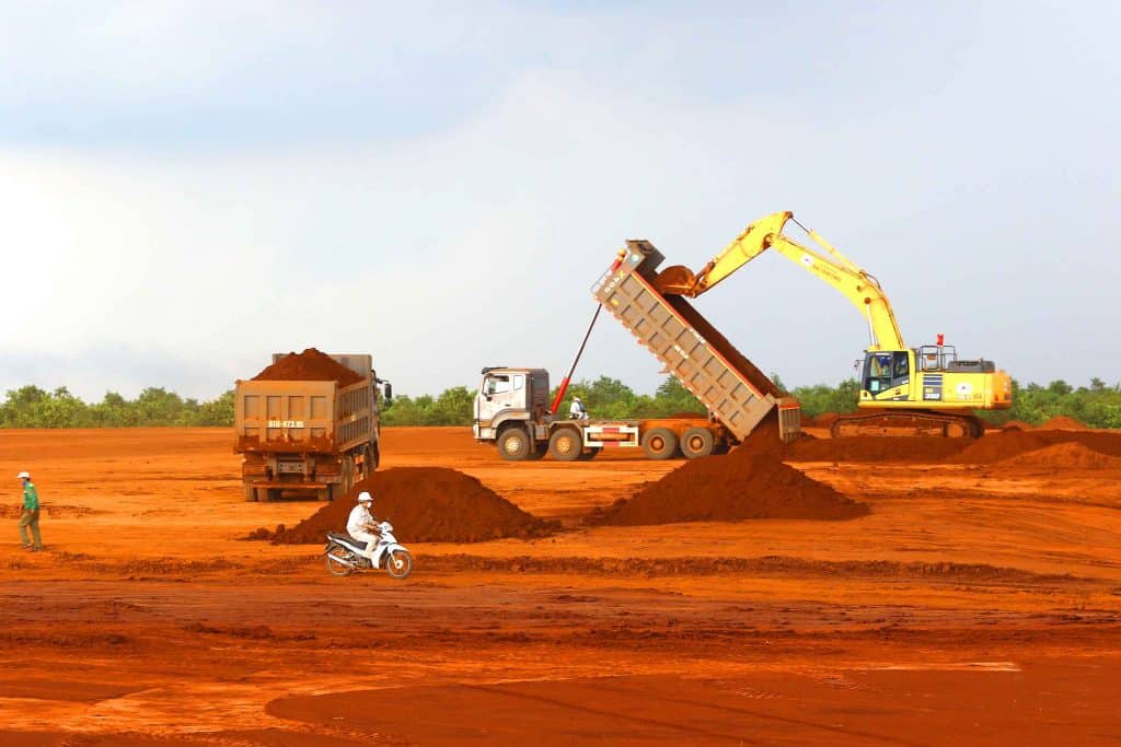 Tỉnh Đồng Nai đã bàn giao gần 800 ha đất cho Cảng vụ Hàng không miền Nam và Tổng công ty Cảng hàng không Việt Nam (ACV) để xây dựng sân bay Long Thành. Cụ thể, trong tháng 3/2022, UBND huyện Long Thành (Đồng Nai) đã bàn giao cho hai đơn vị trên gần 650 ha đất thuộc khu vực Dự án. Tiếp đó, trong tháng 4 và đầu tháng 5/2022, huyện Long Thành tiếp tục bàn giao thêm hơn 140 ha đất