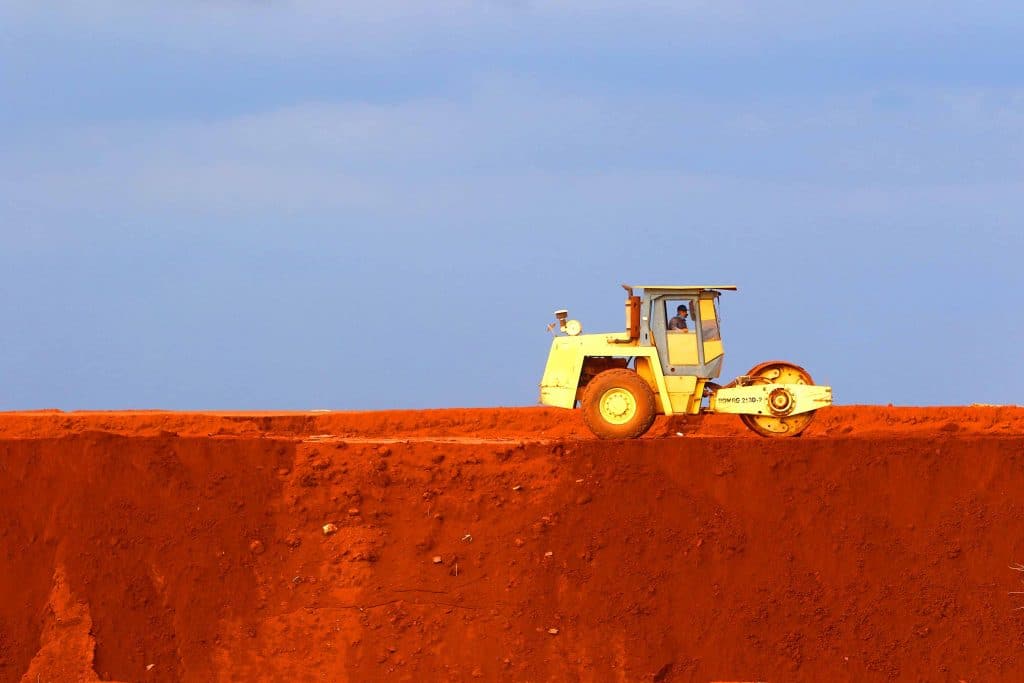 Theo tiến độ được Chính phủ đề ra, dự án sân bay Long Thành giai đoạn 1 phải hoàn thành xây dựng và đưa vào khai thác trong năm 2025. Có 2 gói thầu thuộc Dự án đã khởi công, gồm: san nền và thoát nước, thi công móng cọc nhà ga hành khách.